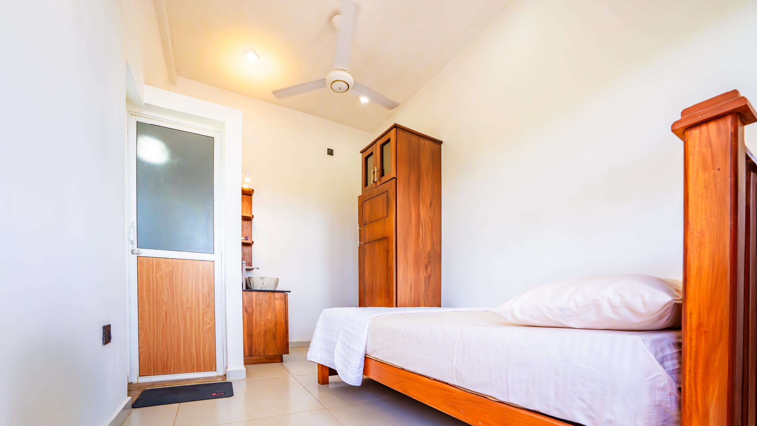 The Elegant Deluxe Room - Image 1